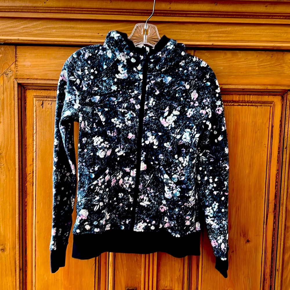 Ivivva super thick charcoal floral hoodie seize 12 gorgeous condition